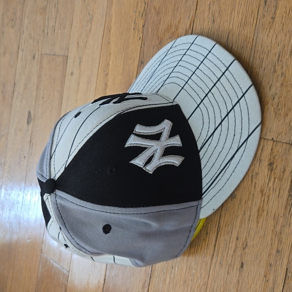 NWT NEW ERA New York Yankees Fitted Hat Cap Size 7 - Picture 3 of 12
